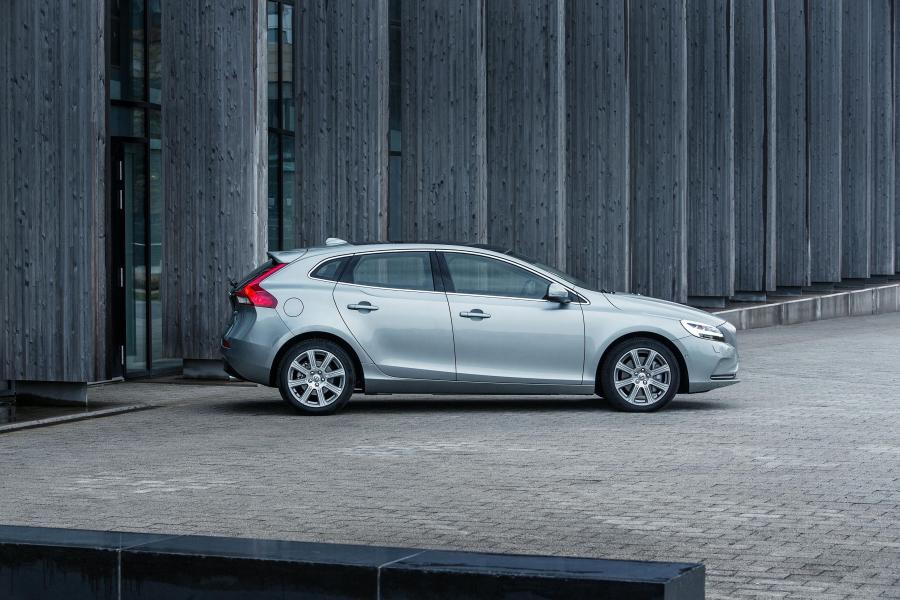  Volvo V40 D4 Inscription 2016 года  (UK) (фото 20 из 34)